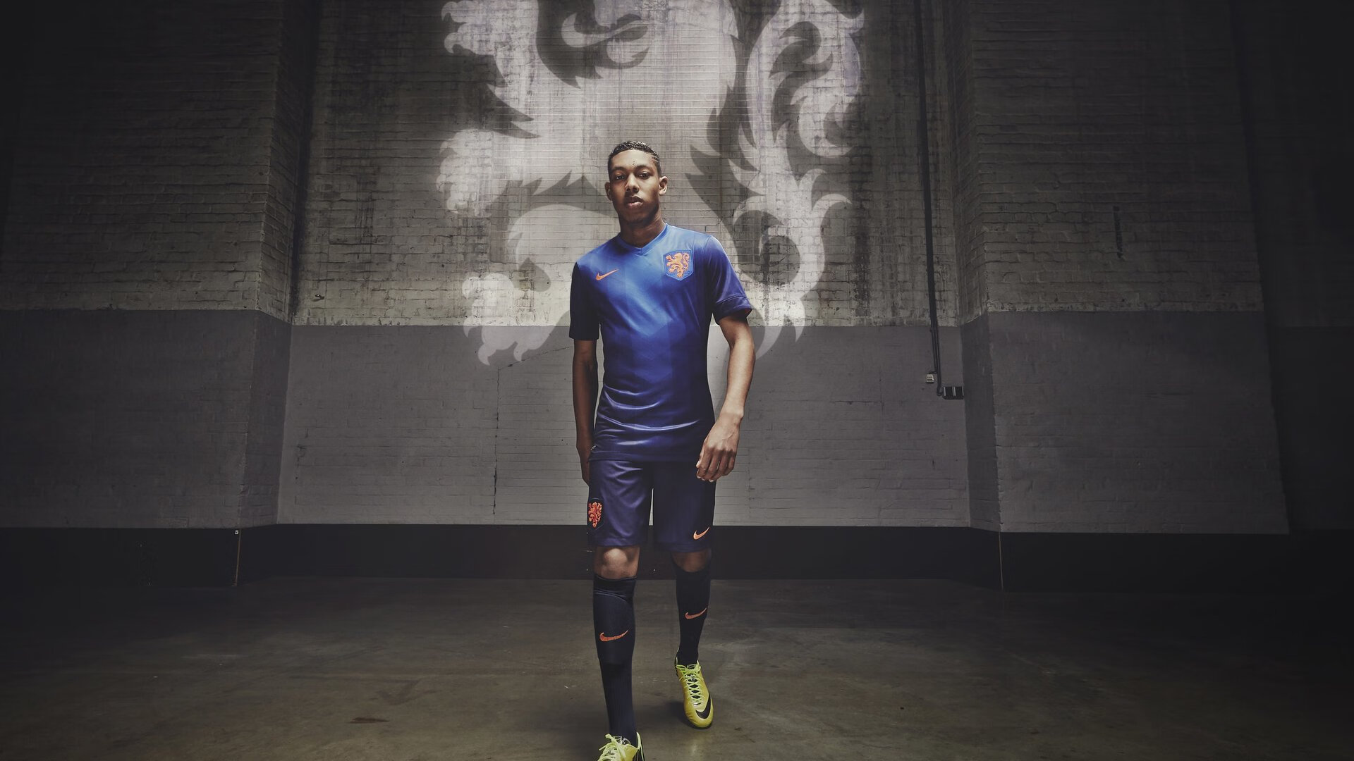 奥亚尔萨瓦尔导演罗马式征服，战术碾压铸就安菲尔德之夜